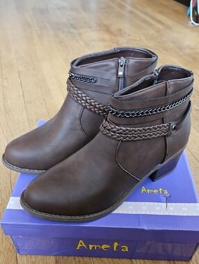 NIB Braid And Chain Ankle Boot 10